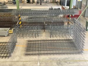 Lee más sobre el artículo Corte y Doblado de Hierro en Obra: Mejores Prácticas, Herramientas y Consejos de Seguridad