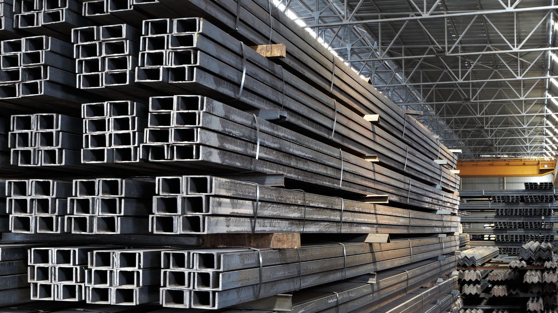 En este momento estás viendo Perfiles I, H y C: diferencias y aplicaciones en construcción estructural